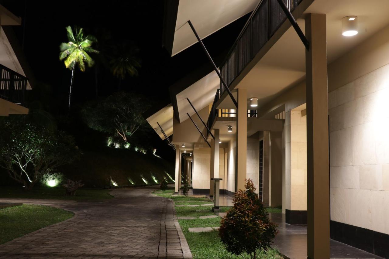 Hotel Grand Luley Manado Exterior foto